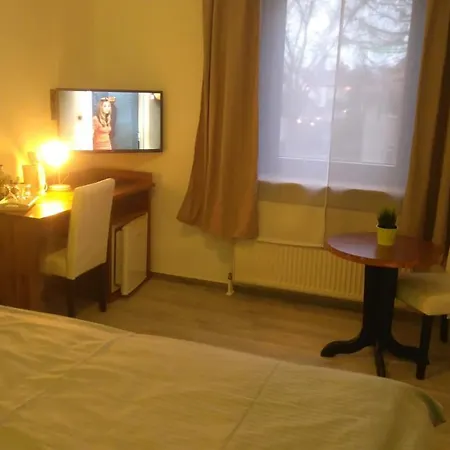 Bennetts Restaurant Und ホテル 3*